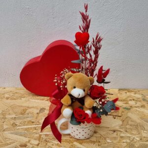 Rosas preservadas con taza y osito